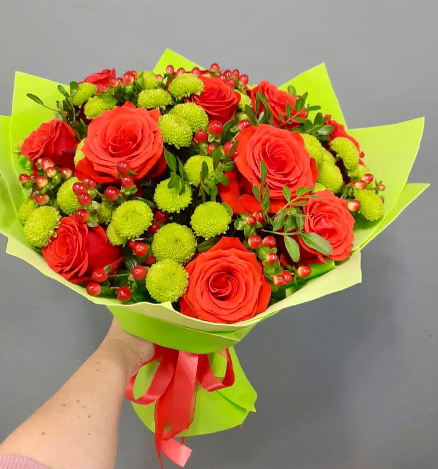 Букет цветов из: Хризантемы и Розы в Гвардейске