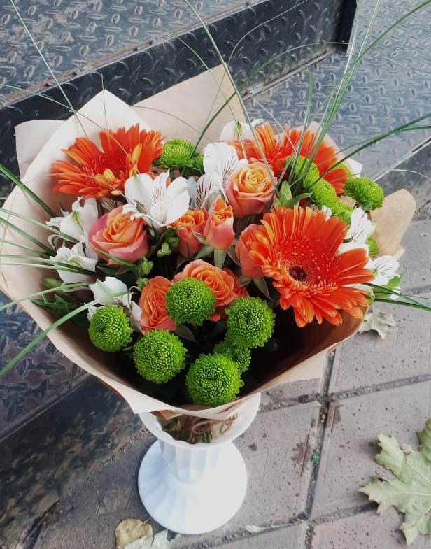 Букет цветов из: Герберы, Хризантемы, Альстромерии и Розы в Гвардейске