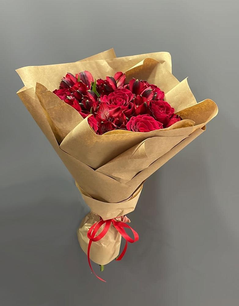 Букет цветов из: Альстромерии и Розы в Гвардейске