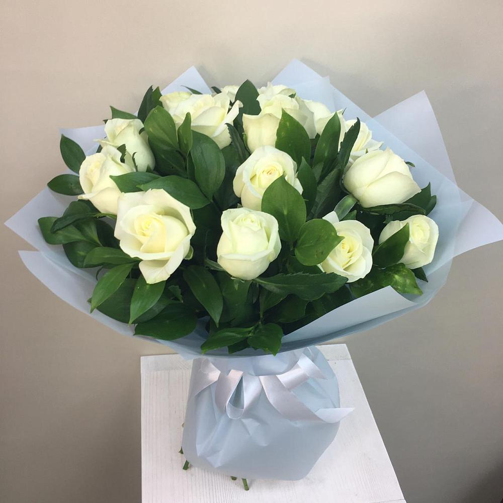 Букет 15 Белых роз Проуд в Гвардейске