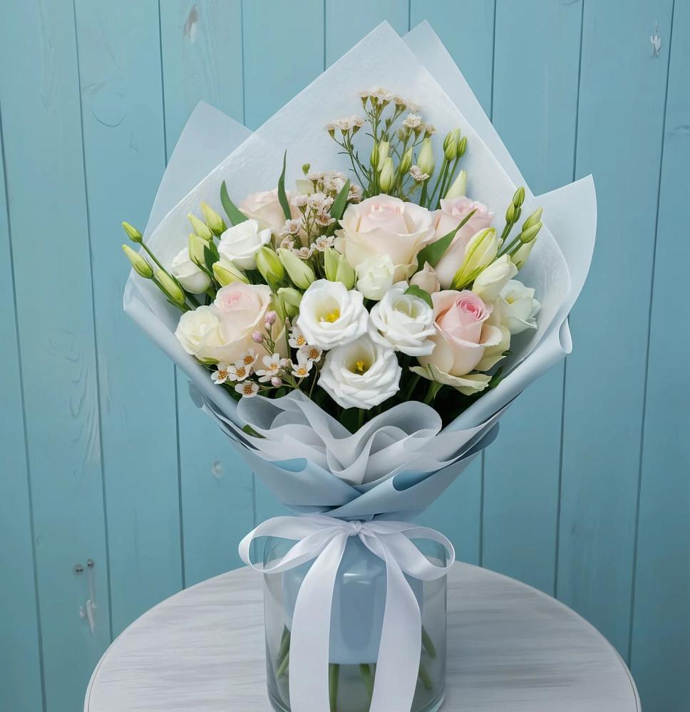 Букет цветов из: Розы и Лизиантусы в Гвардейске