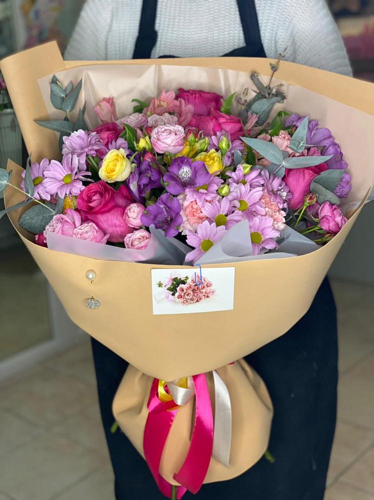 Букет цветов из: Хризантемы, Гвоздики и Альстромерии в Гвардейске