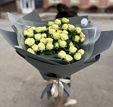 Букет Белые кустовые розы Солинеро в Гвардейске
