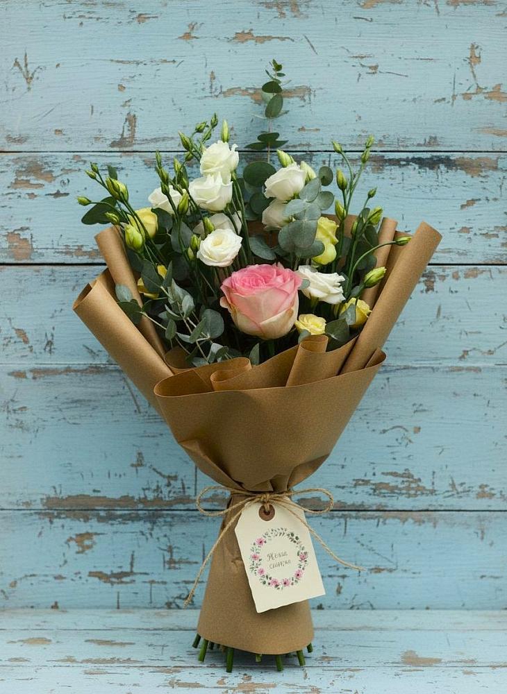 Букет цветов из: Розы и Лизиантусы в Гвардейске