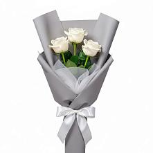 Букет 3 белые розы в Гвардейске
