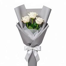 Букет 3 белые розы в Гвардейске