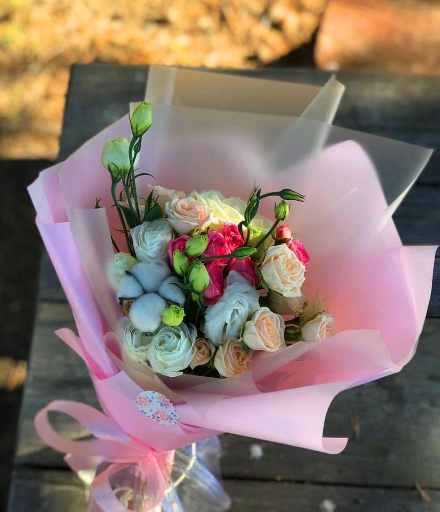 Букет цветов из: Розы и Лизиантусы в Гвардейске