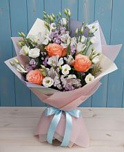 Букет цветов из:  Лизиантусы, Розы, Альстромерии и Гипсофила в Гвардейске