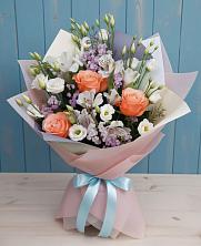 Букет цветов из:  Лизиантусы, Розы, Альстромерии и Гипсофила в Гвардейске