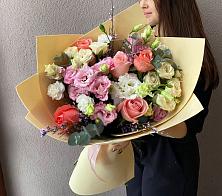 Букет цветов из:  Розы, Лизиантусы и Гвоздики #REPLACE_PRED# Гвардейске