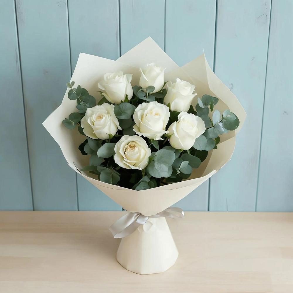 Букет Белые розы в Эвкалипте в Гвардейске