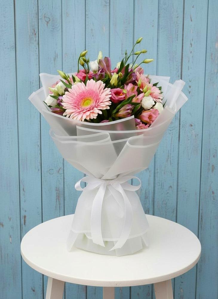 Букет цветов из: Герберы, Альстромерии и Лизиантусы в Гвардейске