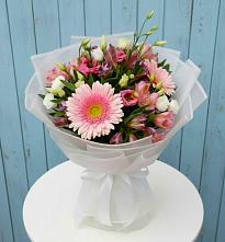 Букет цветов из:  Герберы, Альстромерии и Лизиантусы в Гвардейске