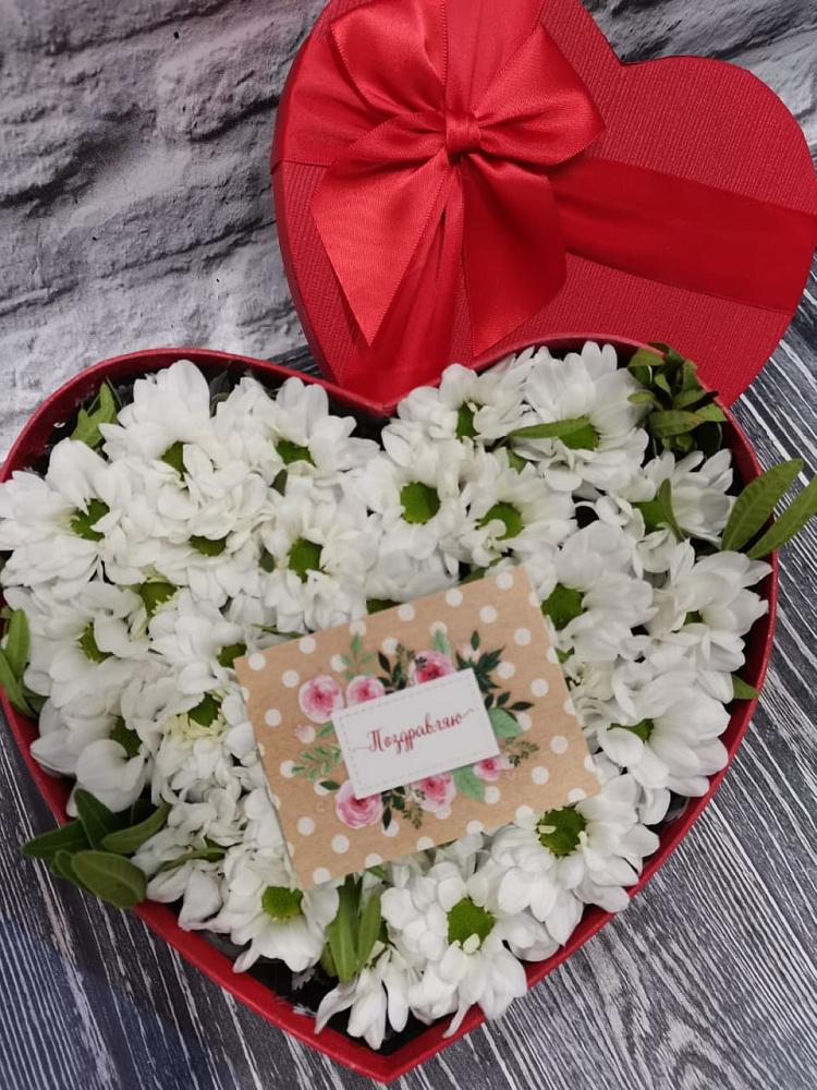Цветочная композиция из Хризантемы в виде сердца в Гвардейске