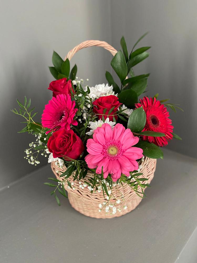 Цветочная композиция из Розы, Хризантемы и Герберы в корзине в Гвардейске