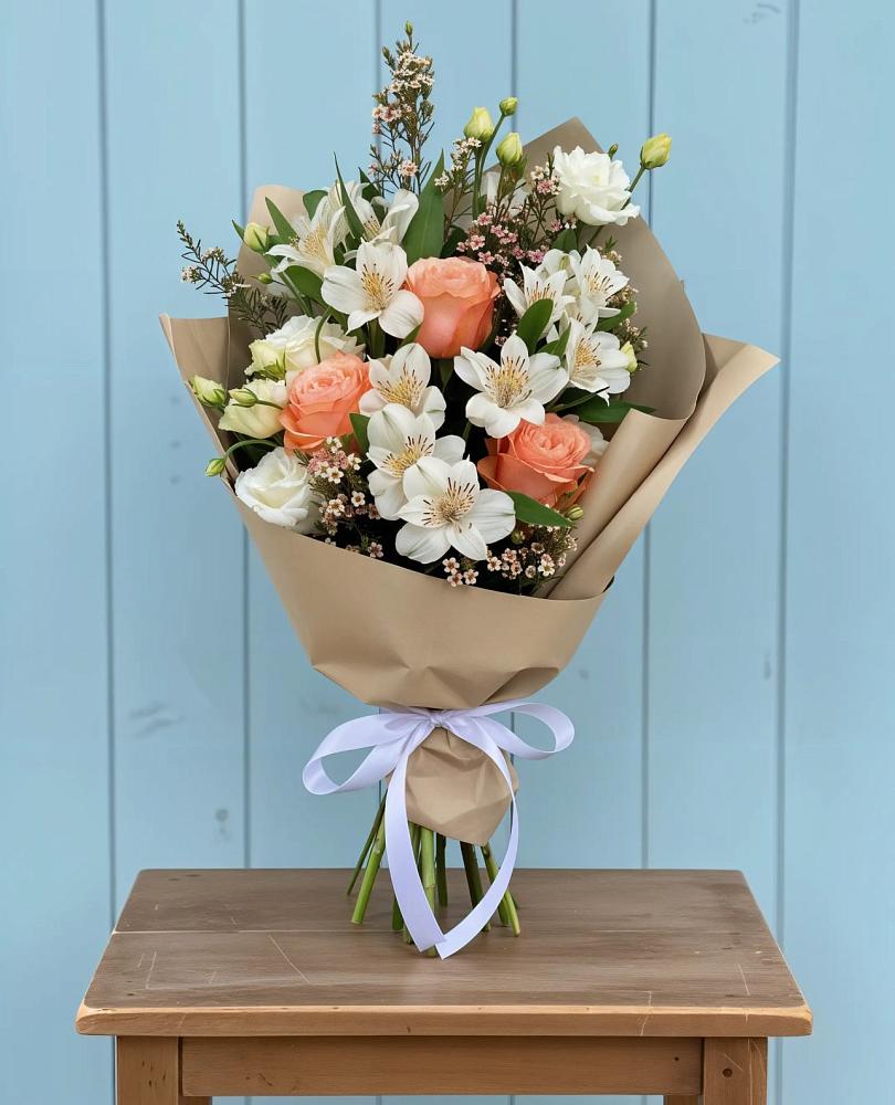 Букет цветов из: Альстромерии, Лизиантусы, Розы и Хризантемы в Гвардейске