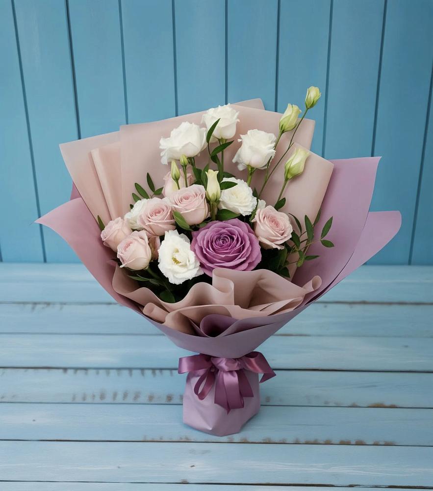 Букет цветов из: Розы и Лизиантусы в Гвардейске